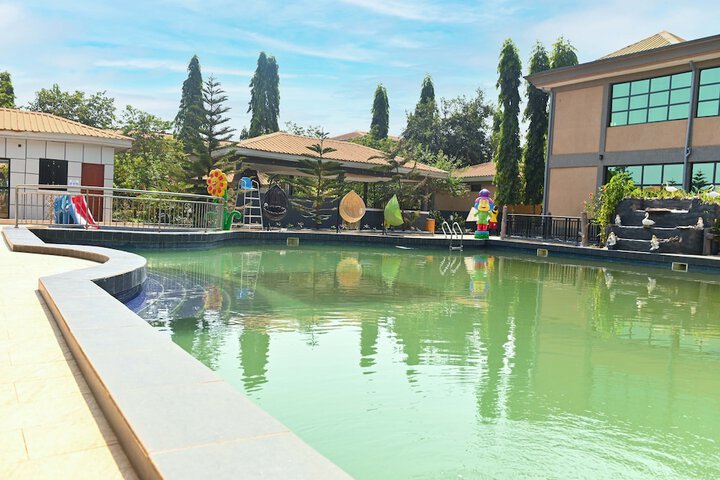 Pool 30 of 65