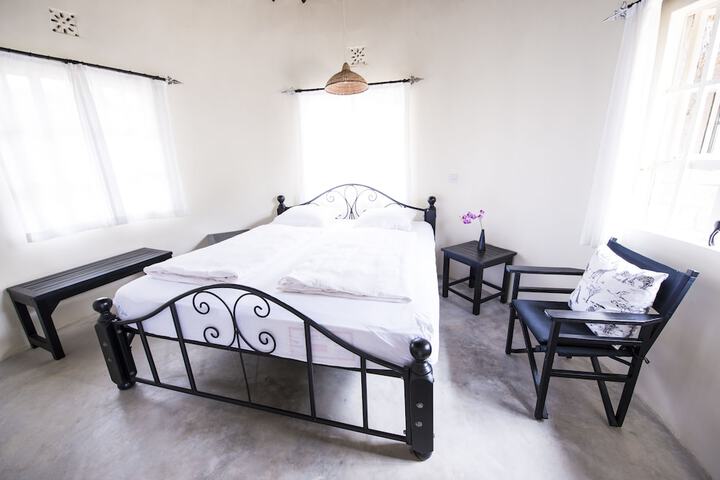 Room 3 of 43