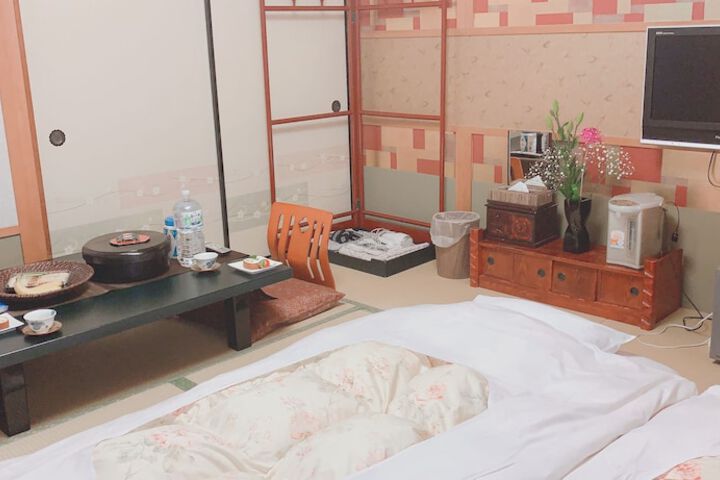 Room 7 of 18