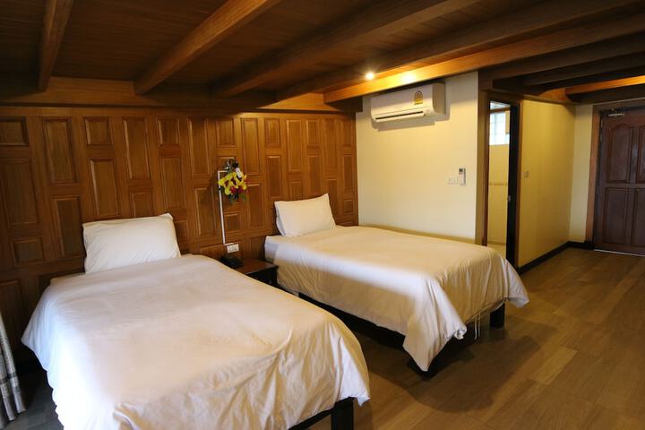 Room 13 of 45