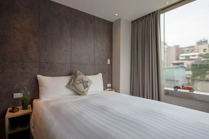Room 32 of 76