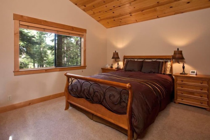 Room 5 of 18