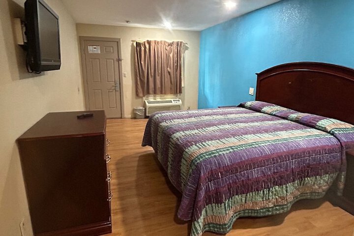 Room 16 of 33