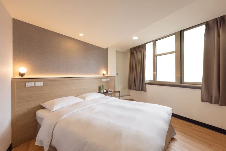 Room 9 of 23