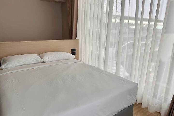 Room 33 of 79