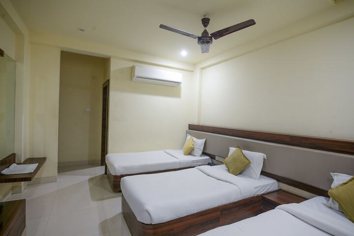 Room 13 of 38
