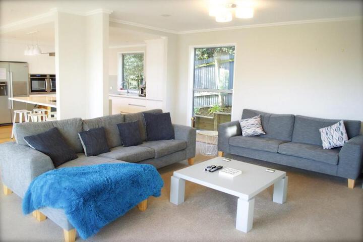 Magic on Molesworth - 2BR townhouse near CBD