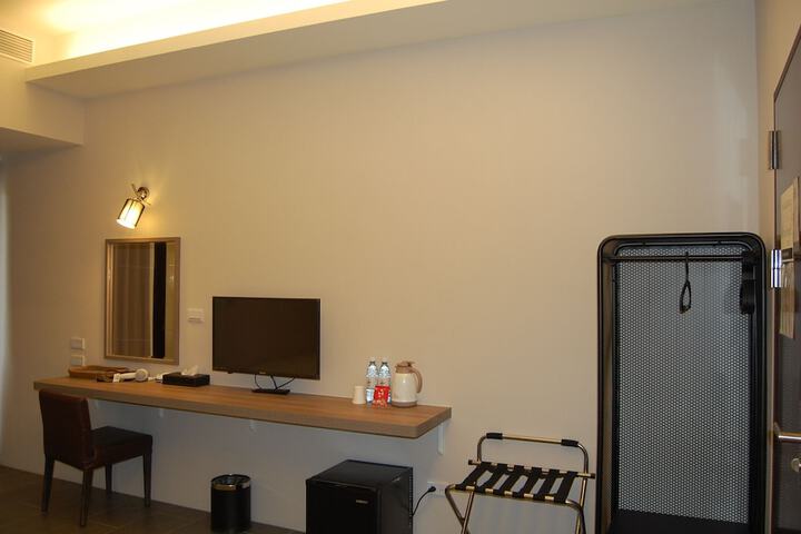 Room 5 of 6