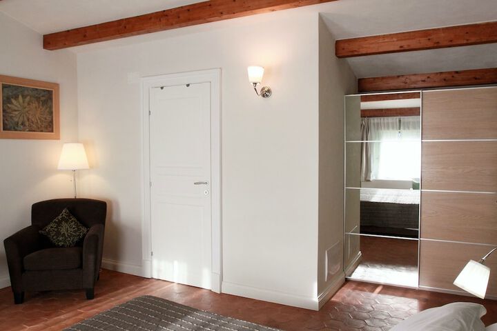 Room 34 of 66