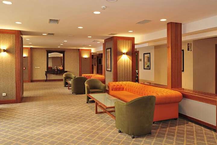 Ballroom/Hall 45 of 71