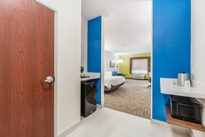 Room 38 of 82