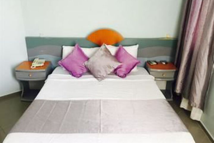 Room 10 of 23
