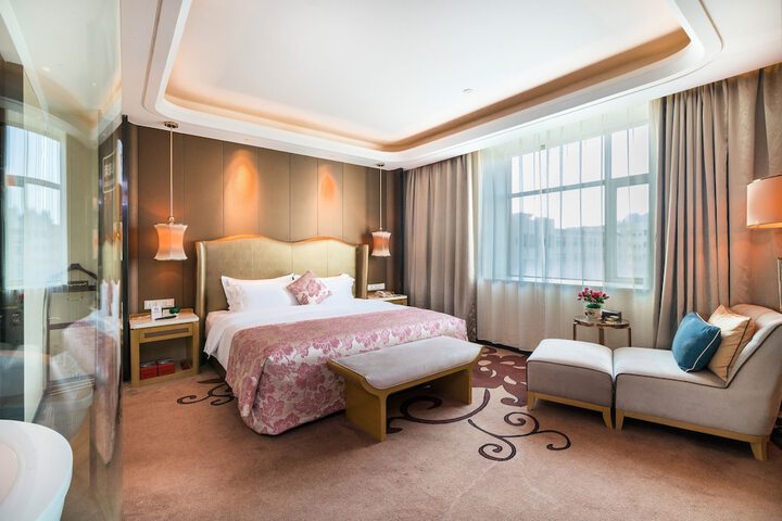 Room 8 of 19