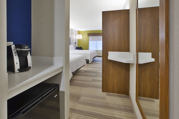2 Queen Beds (7 of 23)