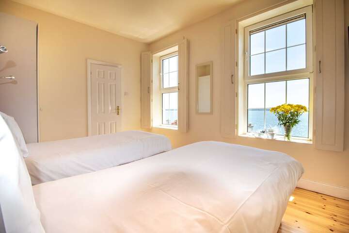 Room 4 of 219