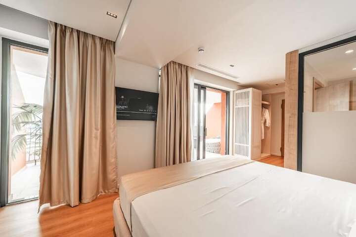 Room 12 of 97