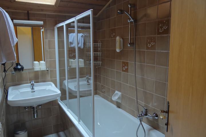 Room 44 of 61