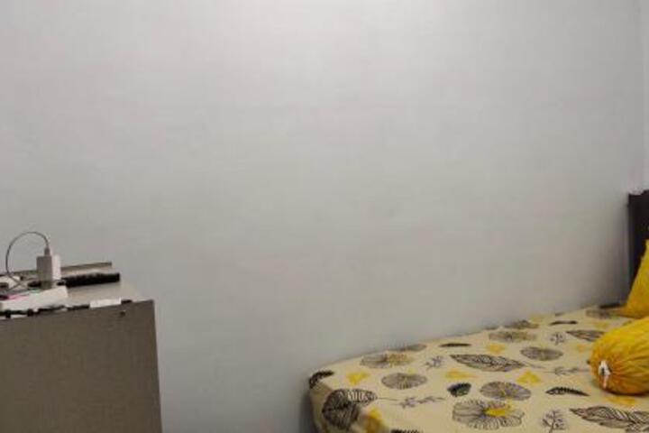 Room 2 of 4
