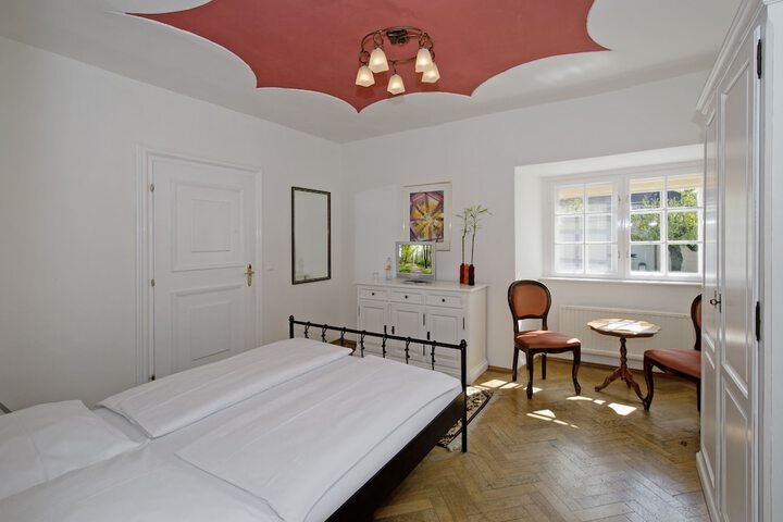 Room 3 of 60