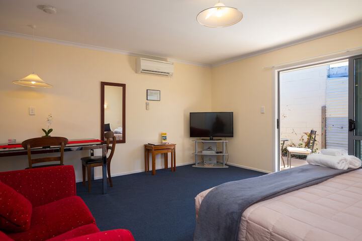 Room 4 of 70
