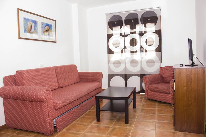 Room 9 of 33