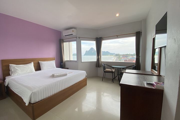 Room 13 of 34