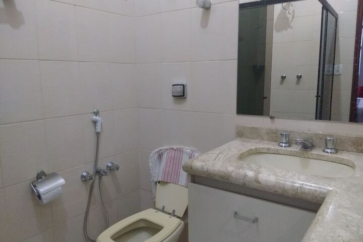 Room 10 of 18