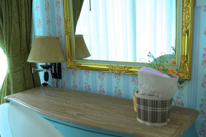 Room 19 of 294