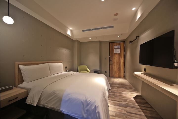 Room 21 of 33