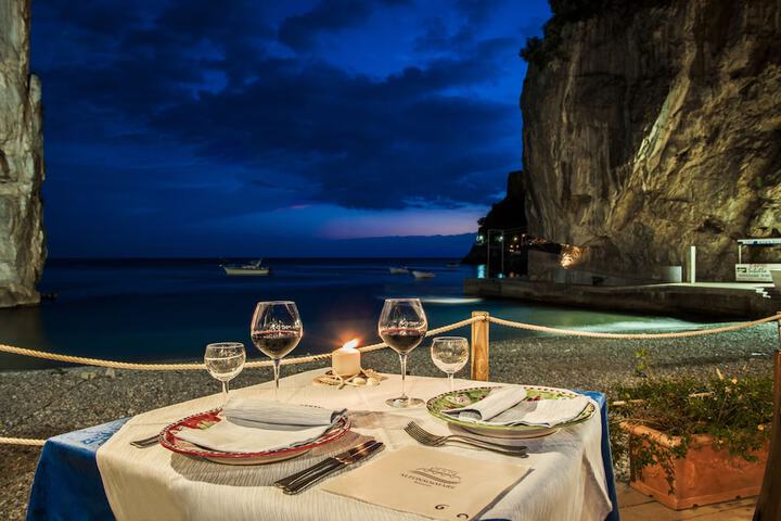 Dining 44 of 48