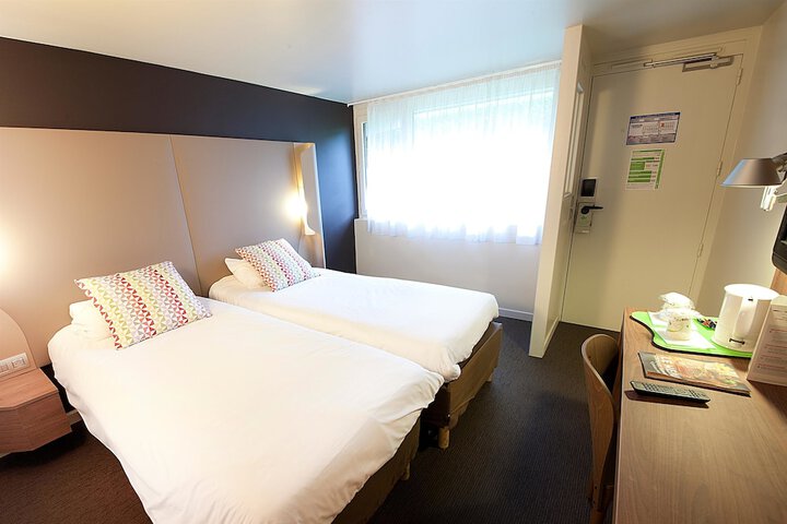 Room 6 of 44