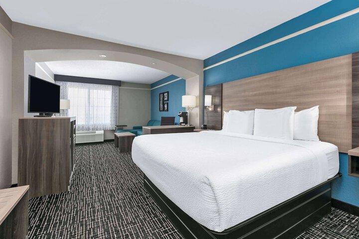 1 King Bed (14 of 17)