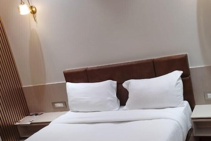 Room 8 of 25