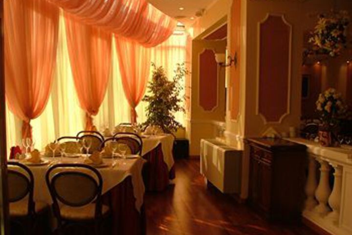 Dining 4 of 15