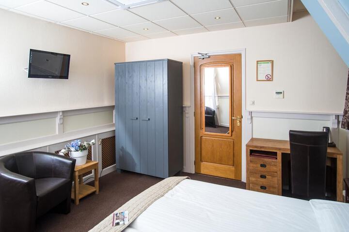 Room 13 of 52