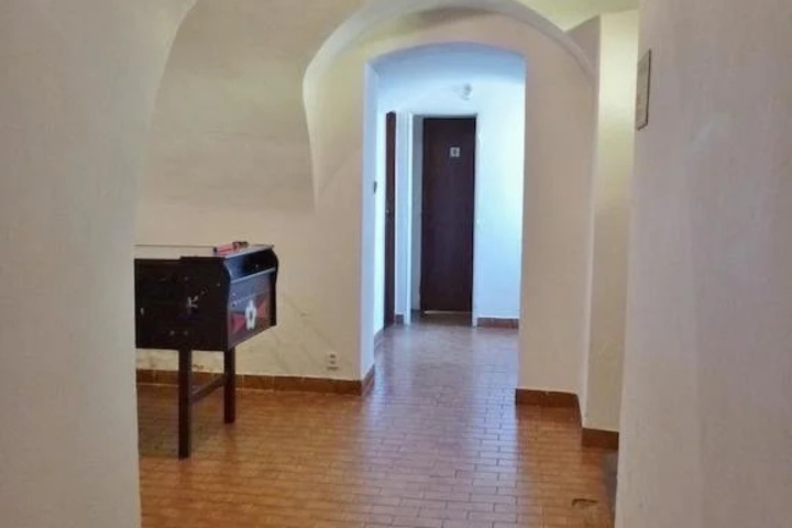 Room 4 of 10