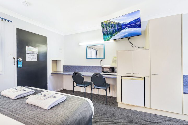 Room 3 of 50