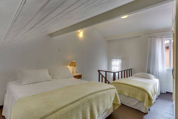 Room 4 of 55