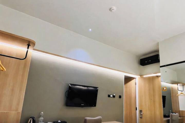 Room 3 of 10