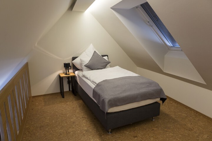 Room 2 of 46