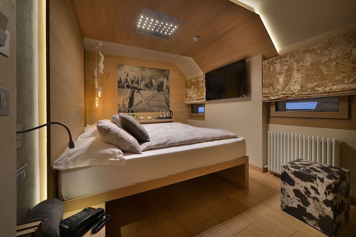Room 26 of 211
