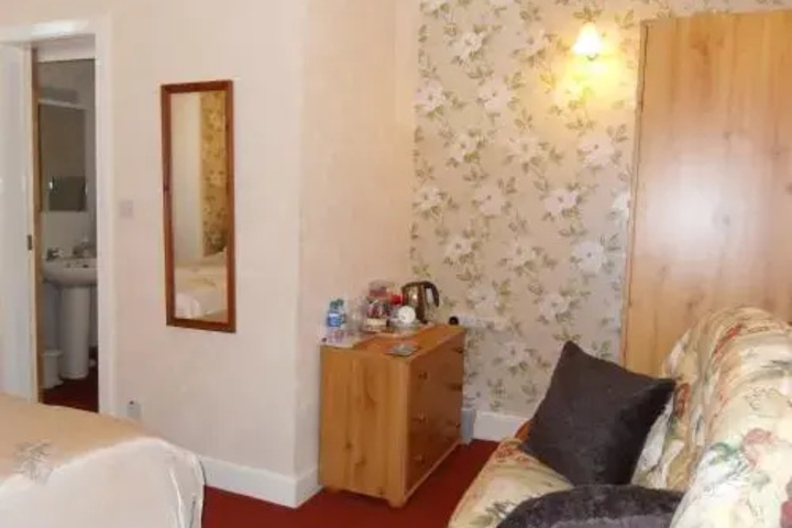 Room 2 of 2