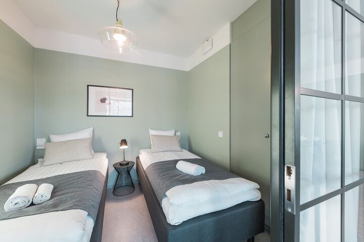 Room 21 of 77