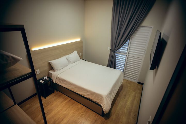 Room 5 of 17