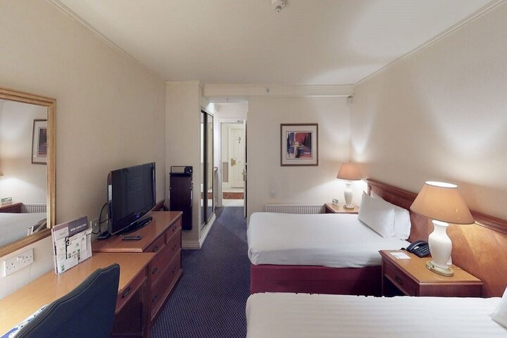 Room 10 of 75