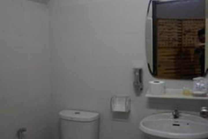 Room 3 of 27