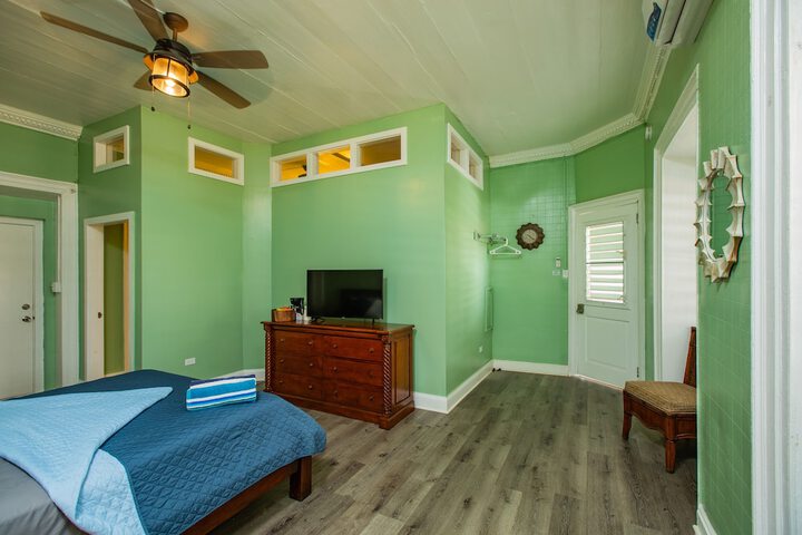 Room 15 of 171