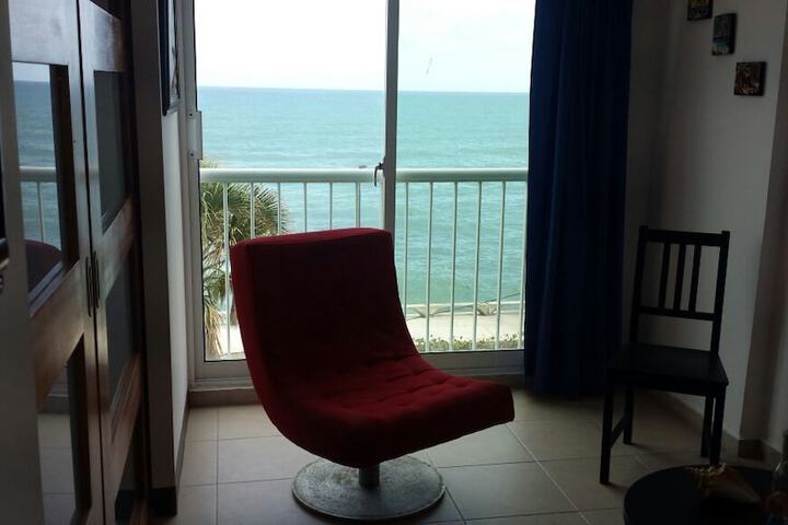 Room 9 of 18