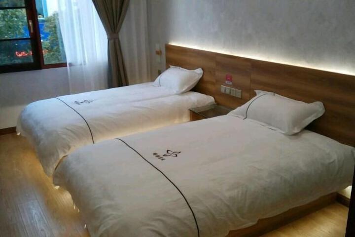 Room 64 of 142
