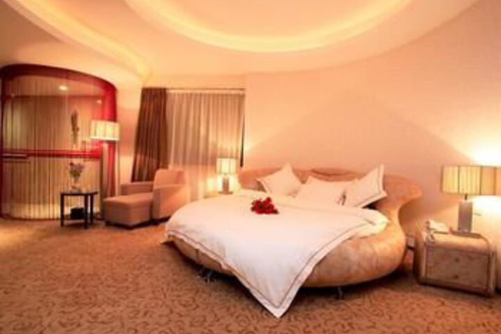 Room 9 of 14